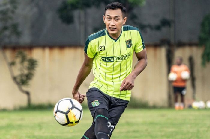 Hansamu Yama dalam Sesi Latihan Persebaya di Lapangan Jenggolo, Sidoarjo, pada Jumat (18/1/2019)