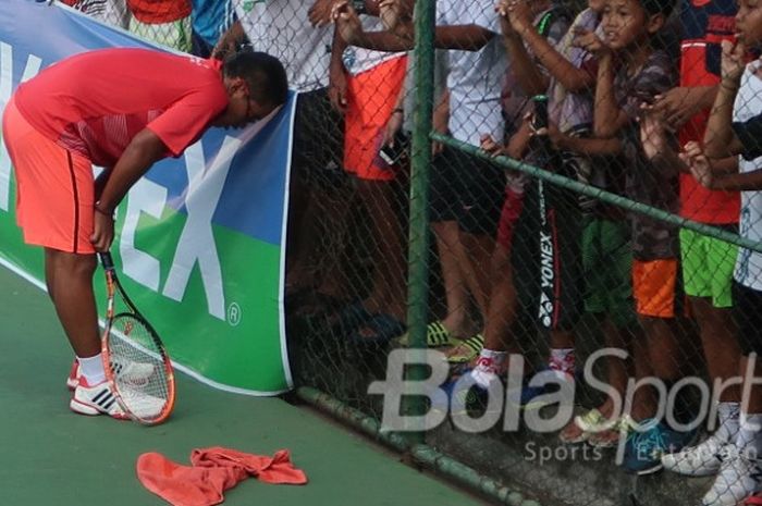 Moch. Rafi Abdilah (Jember) mengalami masalah kesehatan pada laga melawan Adisurya Ardani (Sukoharjo) di babak kedua Kejurnas Yunior Detec Open 2018, Rabu (27/6/2018).