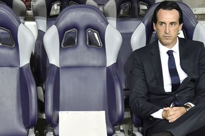 Ekspresi pelatih Paris Saint-Germain, Unai Emery, dalam partai Ligue 1 menghadapi Toulouse di Municipal Stadium, 23 September 2016.