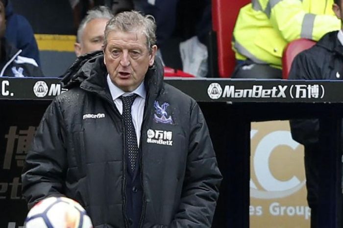 Roy Hodgson saat memimpin laga Crystal Palace lawan Southampton pada lanjutan Liga Inggris di Selhurst Park, London, 16 September 2017.