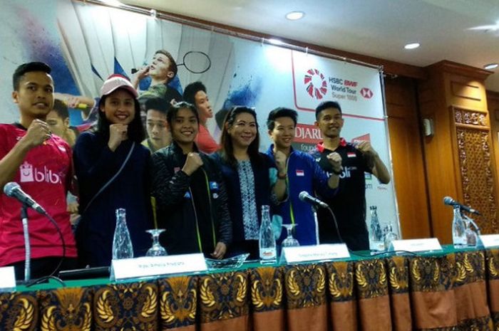 Sejumlah pemain Indonesia berpose dalam konferensi pers jelang Indonesia Open 2018 di Hotel Sultan, Jakarta, Senin (2/7/2018).