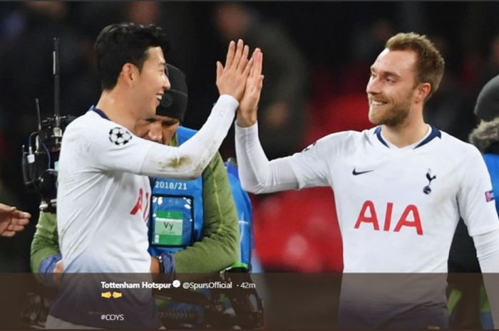 Penyerang Tottenham Hotspur, Son Heung-min (kiri), merayakan kemenangan dengan rekannya, Christian Eriksen, dalam lanjutan Liga Champions kontra Inter Milan, Kamis (29/11/2018) dini hari WIB di Stadion Wembley, London.