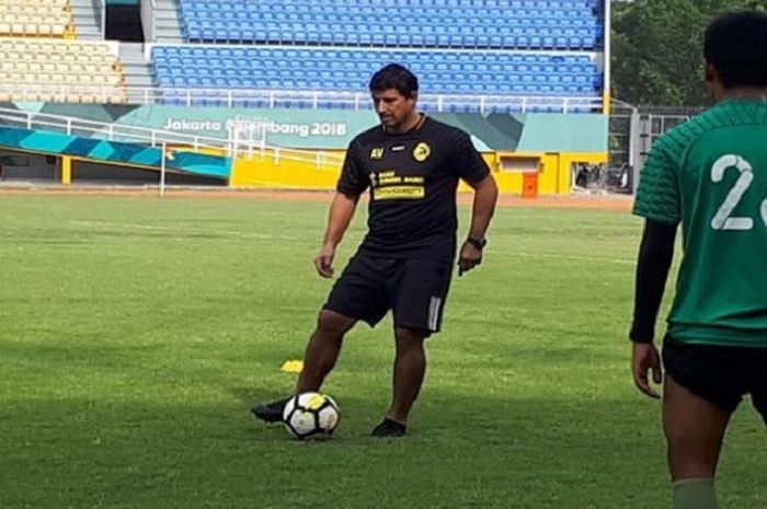 Alfredo Vera langsung melatih skuat Sriwijaya FC pada Minggu (21/10/2018).