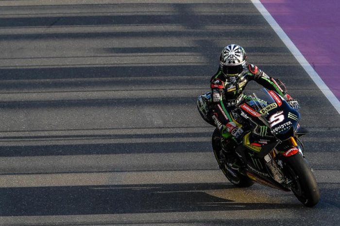 Pebalap Yamaha Tech3, Johann Zarco, mencetak waktu putaran tercepat dalam tes pramusim MotoGP 2018 di Sirkuit Losail, Doha, Qatar pada Sabtu (3/3/2018).