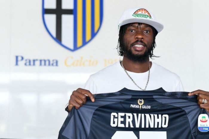 Gervinho saat diresmikan sebagai pemain baru Parma pada 17 Agustus 2018.