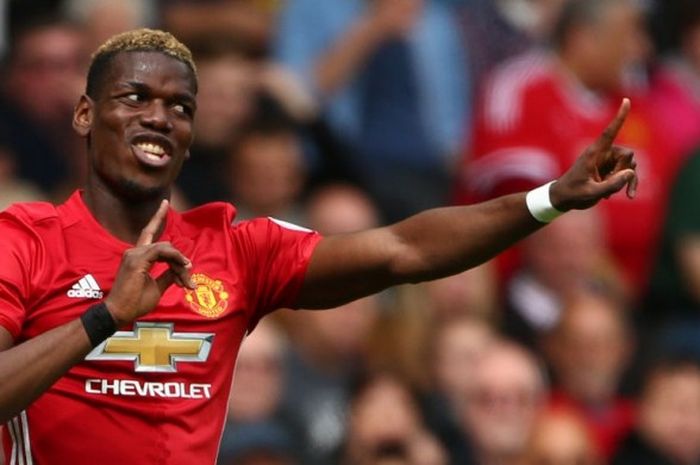 Reaksi gelandang Manchester United, Paul Pogba, dalam laga Premier League kontra Crystal Palace di Stadion Old Trafford, Manchester, Inggris, pada 21 Mei 2017.