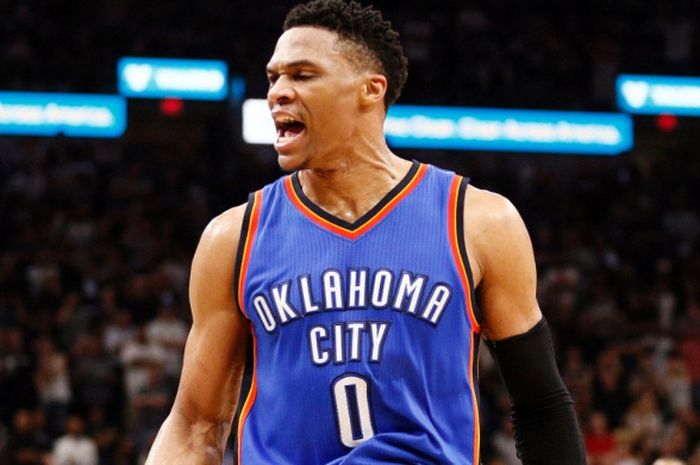 Ekspresi Russell Westbrook saat Oklahoma City Thunder melawan San Antonio Spurs pada NBA musim 2016/17.