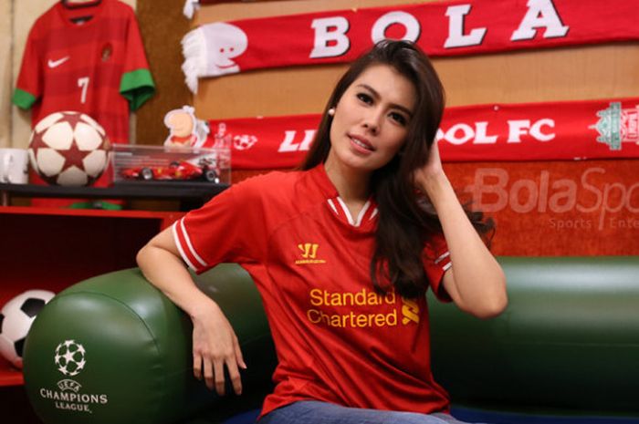 Andini Nurmalasari ketika berkunjung ke kantor Tabloid BOLA dan BolaSport.com pada Jumat (22/9/2017).