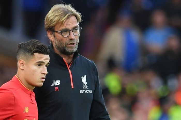 Coutinho dan Juergen Klopp dalam laga antara Liverpool FC vs Leicester City di Anfield, Liverpool pada 10 September 2016.