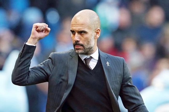 Gestur manajer Manchester City, Josep Guardiola, saat timnya melawan Burnley dalam laga Liga Inggris di Stadion Etihad, Manchester, pada 2 Januari 2017.