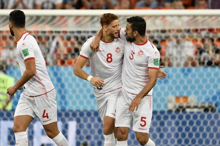 Pemain Tunisia, Fakhereedine Ben Youssef (tengah), merayakan gol yang dicetak ke gawang Panama dalam laga Grup G Piala Dunia 2018 di Mordovia Arena, Saransk, Rusia pada 28 Juni 2018.