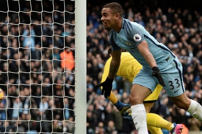 Selebrasil penyerang Manchester City, Gabriel Jesus, seusai membobol gawang Swasena City, pada pertandingan lanjutan Premier League di Stadion Etihad, Minggu (5/2/2017). 