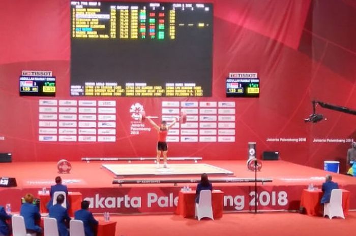 Rahmat Abdullah Erwin melakukan percobaan pertama dalam kategori snatch kelas 77kg pria pada Kamis, (23/8/2018) di Jiexpo Kemayoran, Jakarta.