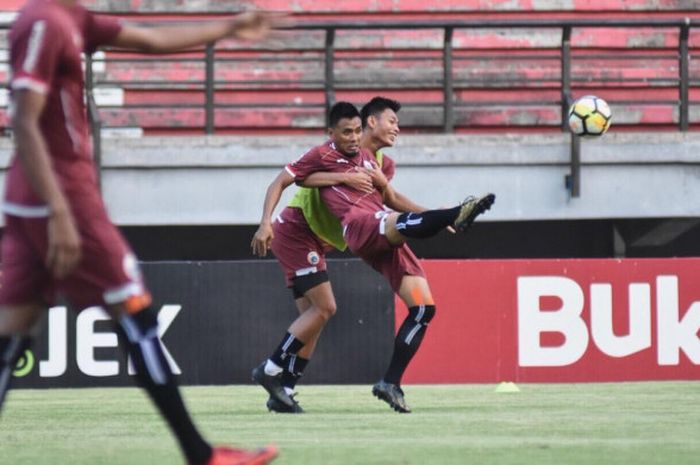 Suasana latihan Persija Jakarta di Stadion Gelora Bung Tomo, Surabaya, Sabtu (3/11/2018), sebelum hadapi tuan rumah Persebaya.