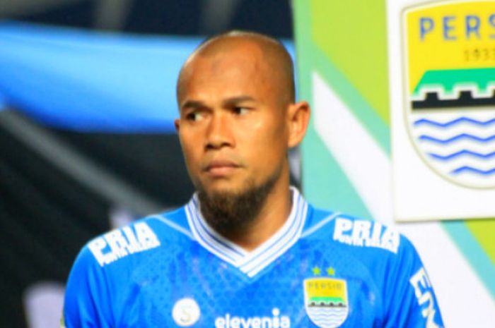 Kapten Persib, Supardi Nasir sebelum sepak mula laga Persib vs PSIS di Stadion Gelora Bandung Lautan