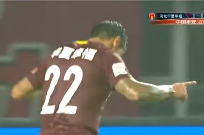 Penyerang Hebei China Fortune,  Ezequiel Lavezzi, dalam laga lanjutan Liga China konra Yanbian Funde pada Sabtu (5/8/2017).