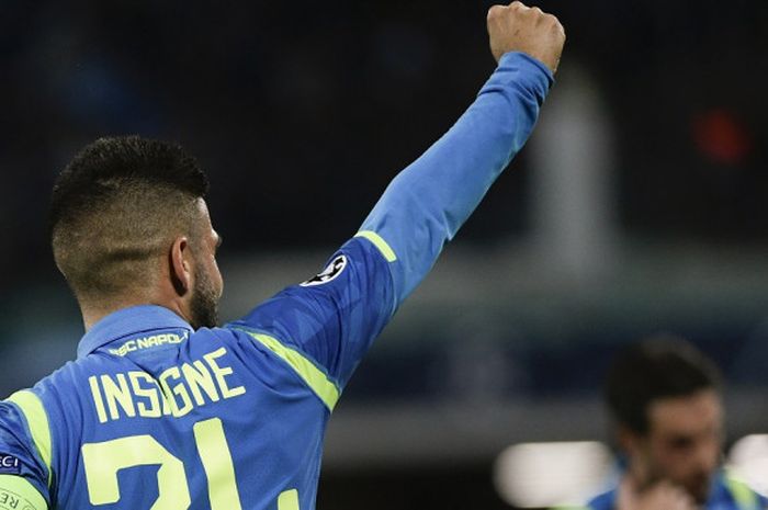 Penyerang Napoli, Lorenzo Insigne, melakukan selebrasi setelah mencetak gol ke gawang Liverpool laga babak penyisihan Grup C Liga Champions di Stadion San Paolo, Rabu (3/10/2018) waktu setempat atau Kamis dini hari WIB.