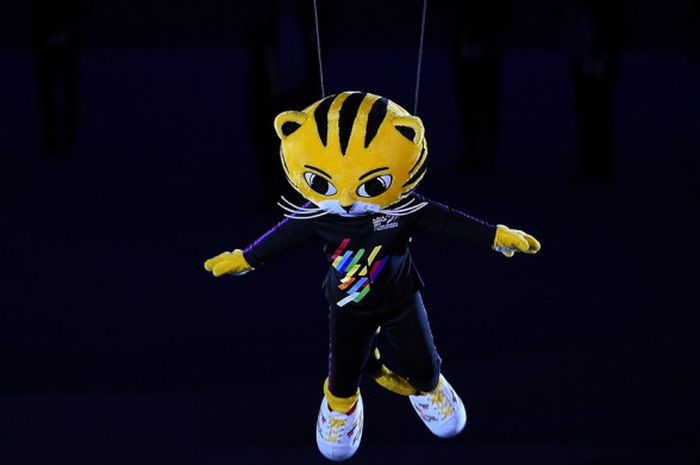 Maskot SEA Games Kuala Lumpur 2017, Rimau, memasuki Stadion Bukit Jalil yang menjadi venue seremoni pembukaan pesta olahraga dua tahunan negara-negara Asia Tenggara, Sabtu (19/8/2017).