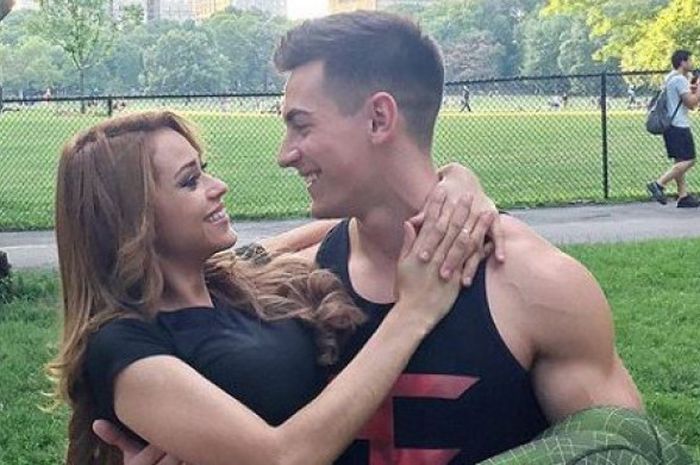 Presenter terseksi dunia, Yanet Garcia dan kekasihnya.