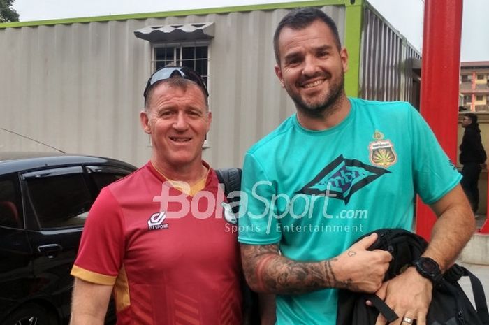 Dua pelatih asal Britania Raya yang membesut klub Liga 1 pada musim ini yakni Peter Butler (PSMS) dan Simon McMenemy (Bhayangkara FC). 