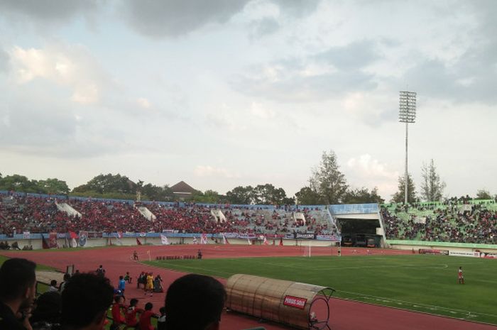 Tribun Utara Stadion Manahan Solo Pada Laga UJi Coba antara Persis Solo Vs Blitar United, Rabu (4/4/2018)