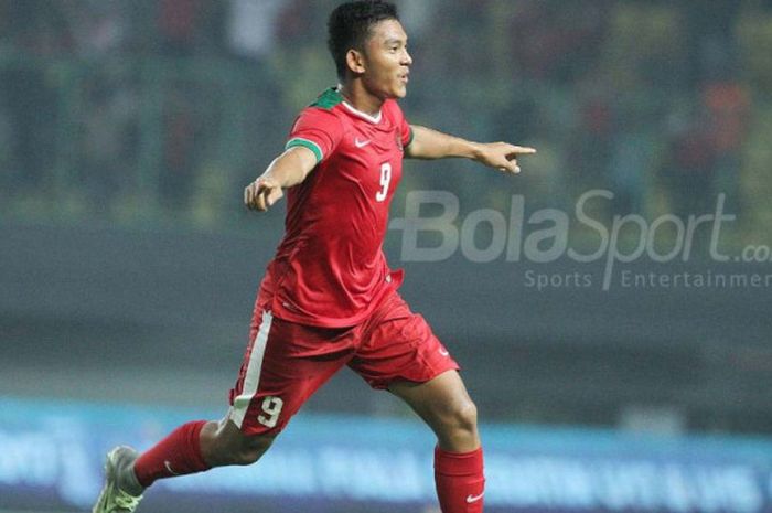 Penyerang Timnas U-19 Indonesia, Rafli Mursalim, merayakan gol ke gawang Timnas U-19 Kamboja dalam laga di Stadion Patriot Candrabhaga, Rabu (4/10/2017).