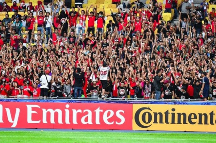  Suporter Indonesia mendukung Timnas U-16 Indonesia Vs Iran di Stadion Nasional Bukit Jalil, Malaysia pada Jumat (21/9/2018). 