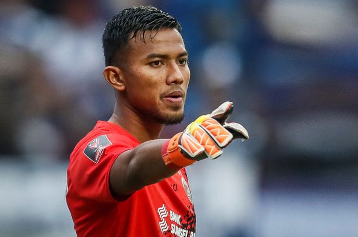  Kiper Sriwijaya FC, Teja Paku Alam, saat melawan Persib Bandung di Piala Presiden 2018, Selasa (16/1/2018).  