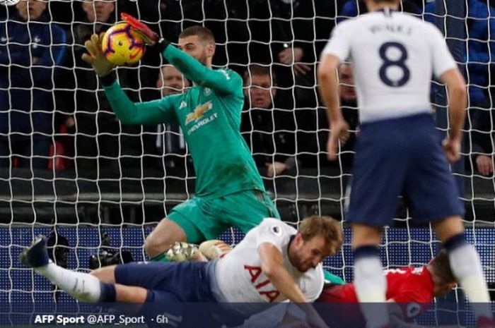 Kiper Manchester United, David de Gea, jadi pahlawan kemenangan tim di kandang Tottenham Hotspur, Wembley, London, 13 Januari 2019.