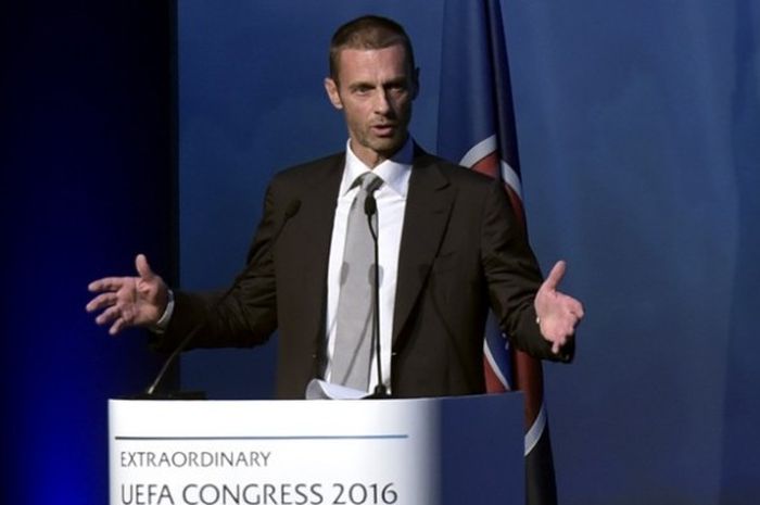 Presiden baru UEFA, Aleksander Ceferin, berpidato setelah terpilih memimpin badan tertinggi sepak bola Eropa tersebut dalam Kongres Luar Biasa Ke-12 UEFA di Lagonissi, Athena Selatan, Rabu (14/9/2016). Pria asal Slovenia ini menggantikan Michel Platini yang sedang menjalani hukuman akibat kasus hukum.