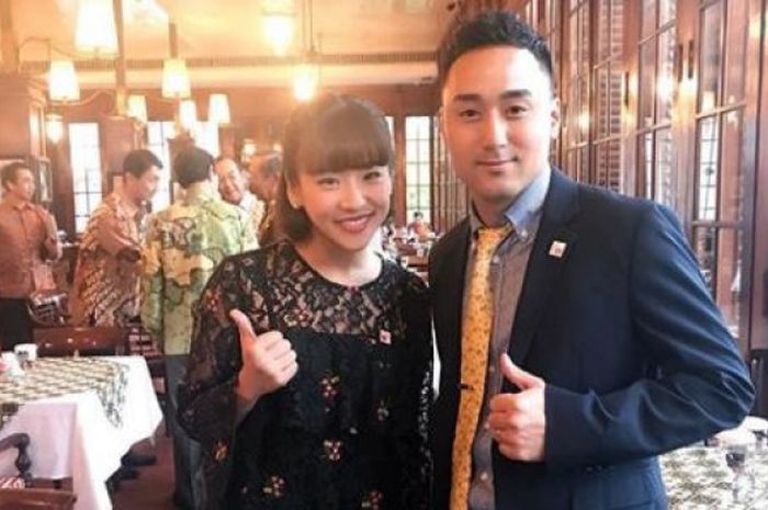 Matsunaga Shohei berfoto dengan Haruka Nakagawa dalam acara  peringatan 60 tahun hubungan diplomatik Indonesia - Jepang Jumat (19/1/2018).