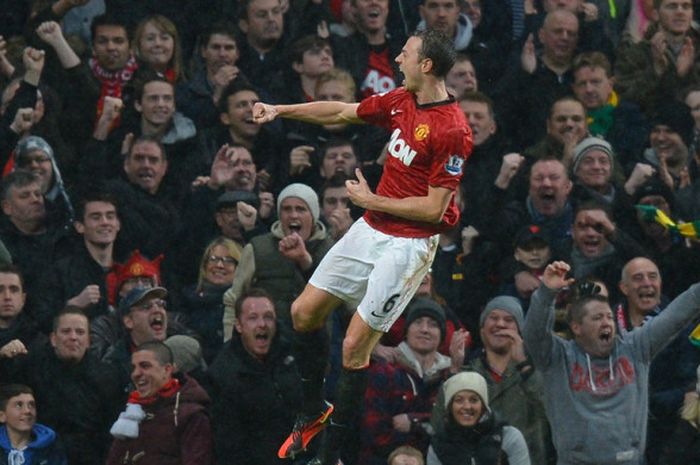 Bek Manchester United, Jonny Evans, merayakan golnya ke gawang Newcastle United dalam laga Liga Inggris di Stadion Old Trafford, Manchester, pada 26 Desember 2012.