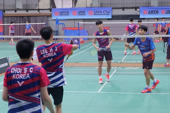Pebulu tangkis Korea Selatan berlatih jelang Pembangunan Jaya Raya Junior GP Gold 2018 di GOR PB Jay