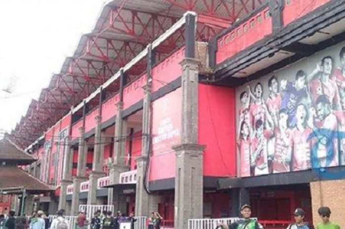 Kondisi Stadion I Wayan Dipta, Gianyar, Bali menjelang pertandingan Bali United Kontra Persebaya, Minggu (18/11/2018).