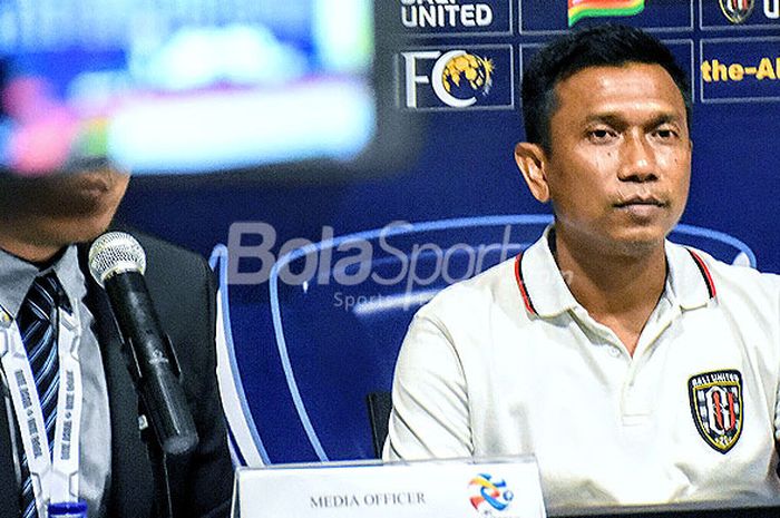 Pelatih Bali United, Widodo Cahyono Putro, saat sesi konfrensi pers usai timnya mengalahkan Tampines Rovers FC di Stadion Kapten I Wayan Dipta, Gianyar, Selasa (16/1/2018).