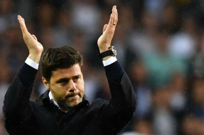 Pelatih Tottenham Hotspur, Mauricio Pochettino, bereaksi usai laga kontra Manchester United pada lanjutan Liga Inggris di Stadion White Hart Lane, London, Minggu (14/5/2017). 