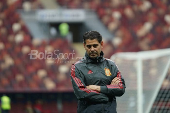 Pelatih timnas Spanyol, Fernando Hierro, memimpin sesi timnya di sesi latihan terbuka yang bergulir di Stadion Luzhniki, Moskow, Sabtu (30/6/2018).