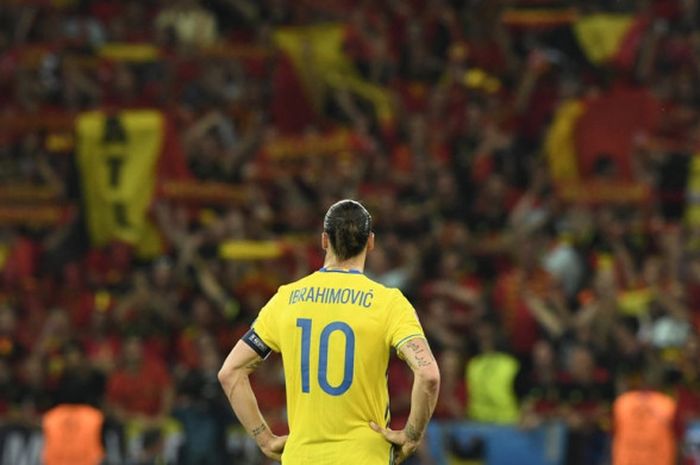 Reaksi striker Swedia, Zlatan Ibrahimovic, seusai laga Grup E Piala Eropa 2016 kontra Belgia di Stadion Allianz Riviera, Nice, Prancis, pada 22 Juni 2016.