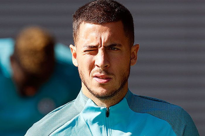 Ekspresi gelandang Chelsea, Eden Hazard, saat menghadiri sesi latihan tim di Cobham, London, pada 11 September 2017, menjelang laga Grup C Liga Champions melawan FQ Qarabag.