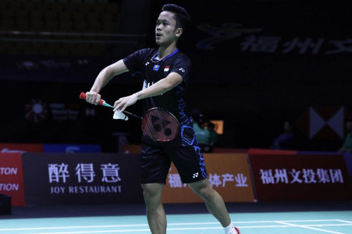 Anthony Sinisuka Gintinga saat berhadapan dengan Jonatan Christie pada babak kedua Fuzhou China Open 2018 di Haixia Olympic Sports Center, Kamis (8/11/2018).