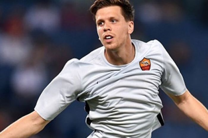 Aksi Wojciech Szczesny pada laga persahabatan antara AS Roma dan Sevilla (14/8/2015).