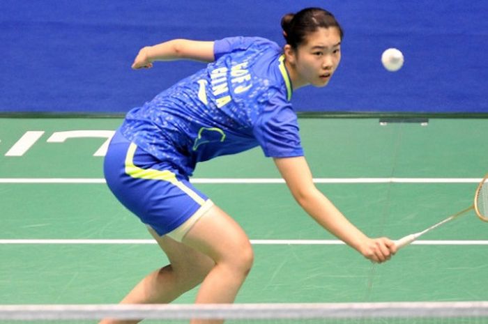 Pebulu tangkis tunggal putri China, Gao Fangjie, tampil pada China Masters Grand Prix Gold di Olympic Sports Center Xincheng Gymnasium, Changzhou, 17 April 2015.