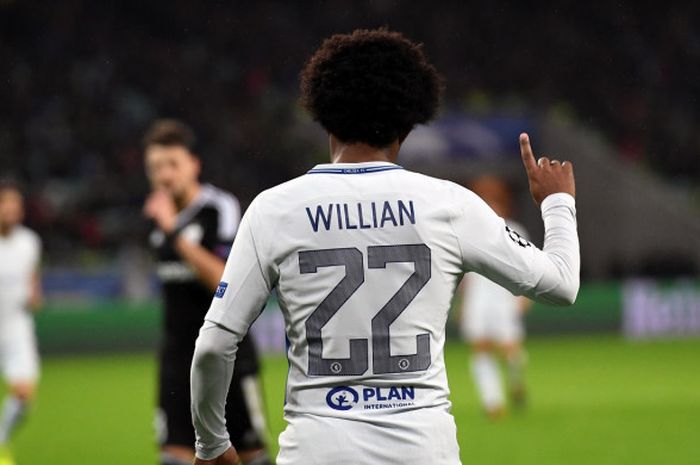 Reaksi gelandang Chelsea, Willian, dalam laga Grup C Liga Champions kontra Qarabag di Stadion Baki Olimpiya, Baku, Azerbaijan, pada 22 November 2017.