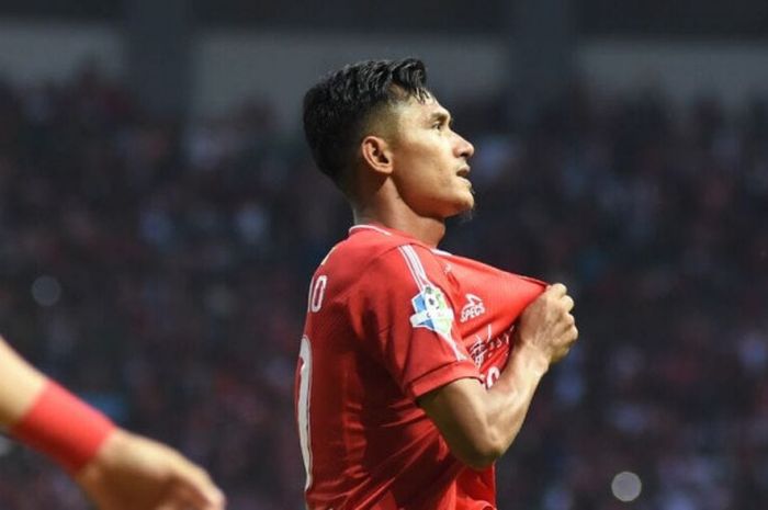 Selebrasi penyerang Persija Jakarta, Rudi Widodo setelah mencetak gol ke gawang Perseru Serui di Sta