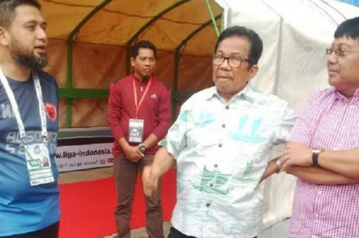 Owner PSM Makassar sekaligus Founder Bosowa Corporation, Aksa Mahmud datang langsung ke Stadion Patriot Chandrabaga, Bekasi, Selasa (15/8/2017). 