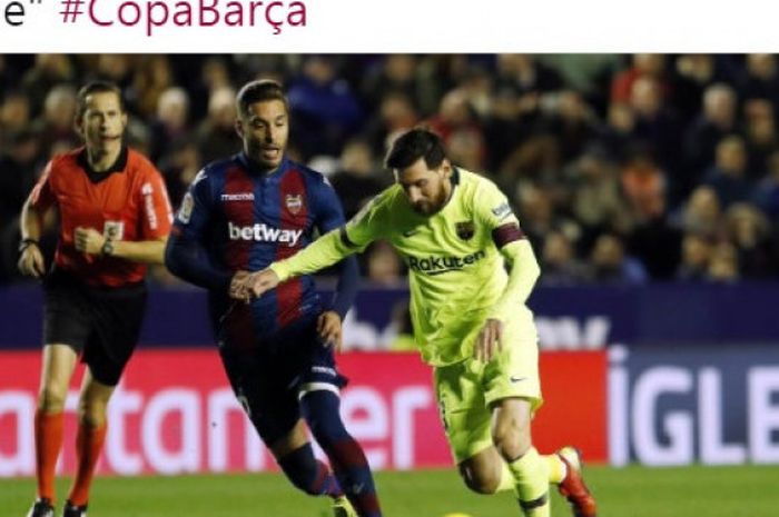 Megabintang FC Barcelona, Lionel Messi (kanan).