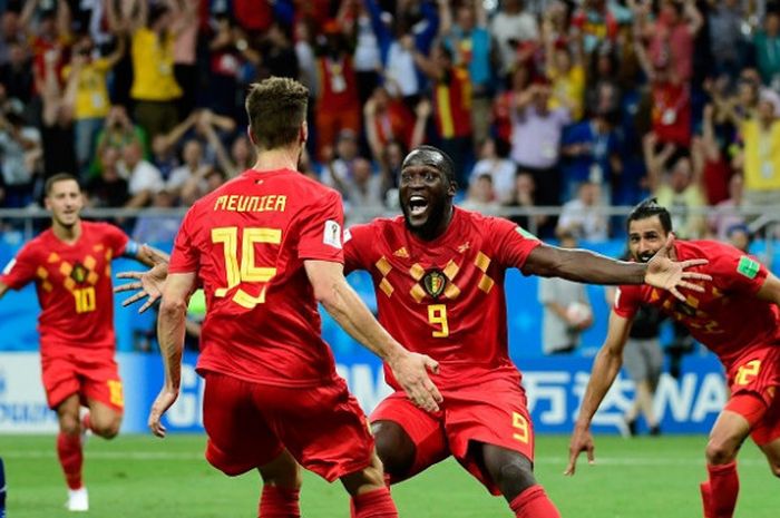 Penyerang Belgia, Romelu Lukaku (tengah), merayakan gol yang dicetak Nacer Chadli (kanan) bersama Thomas Meunier dalam laga babak 16 besar Piala Dunia 2018 kontra Jepang di Rostov Arena, Rostov-On-Don, Rusia pada 2 Juli 2018.