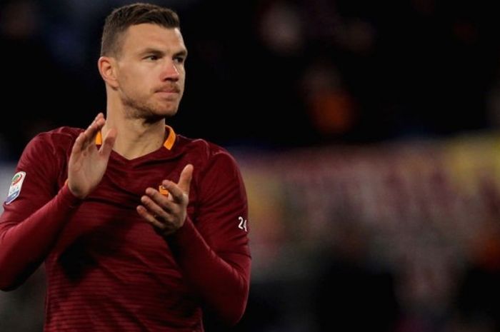 Reaksi penyerang AS Roma, Edin Dzeko, dalam laga Serie A lawan Torino di Stadion Olimpico, Roma, 19 Februari 2017.