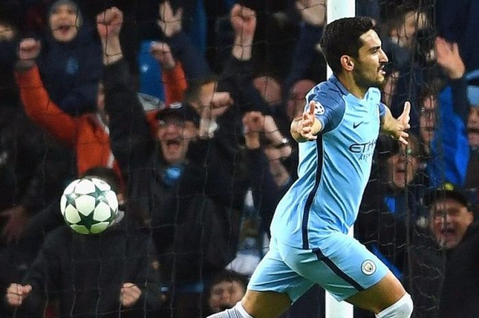 Aksi selebrasi gelandang Manchester City, Ilkay Gundogan, usai mencetak gol saat melawan Barcelona dalam laga Grup C Liga Champions 2016-2017 di Stadion Etihad, Manchester, pada 1 November 2016.