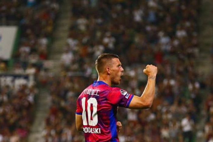 Penyerang Lukas Podolski dengan seragam Vissel Kobe di Liga Jepang musim 2017. 